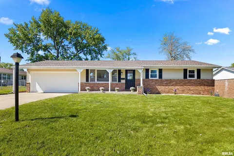 1063 Johnson St, Morton, IL 61550