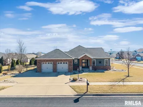 1604 Kelsey St, Washington, IL 61571