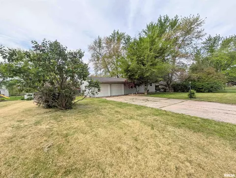 205 James Pkwy, Washington, IL 61571