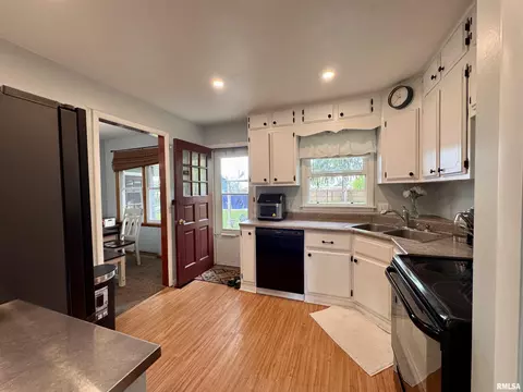 940 Memorial Dr, Macomb, IL 61455 photo 9