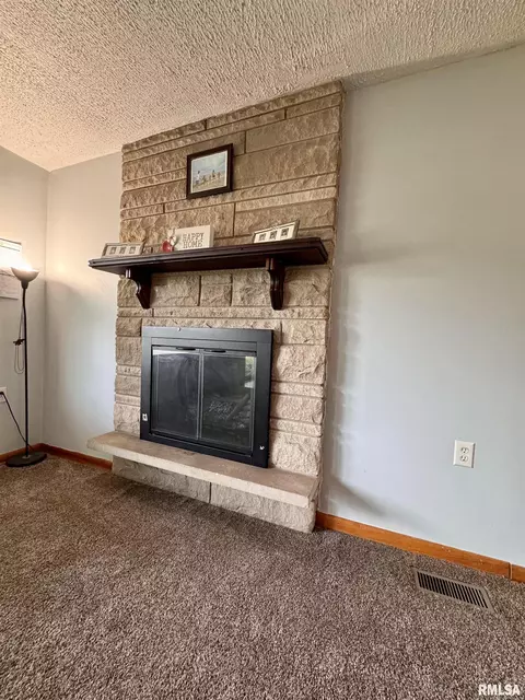 940 Memorial Dr, Macomb, IL 61455 photo 5