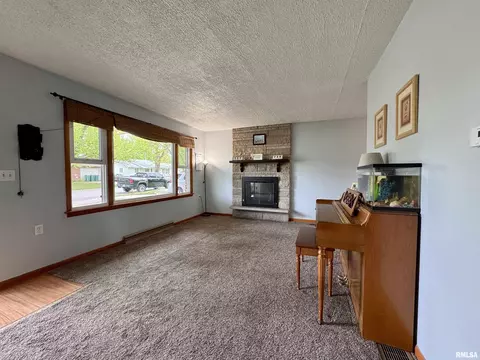 940 Memorial Dr, Macomb, IL 61455 photo 3