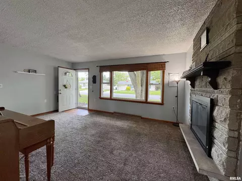 940 Memorial Dr, Macomb, IL 61455 photo 4