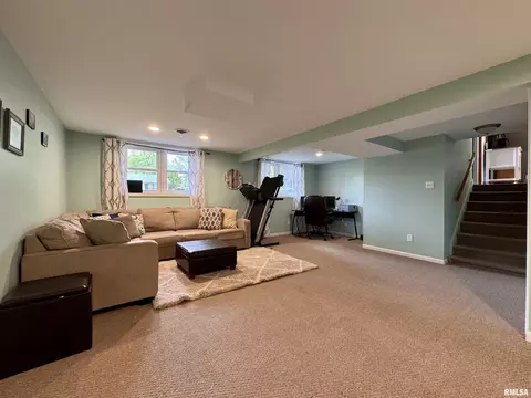 940 Memorial Dr, Macomb, IL 61455 photo 17