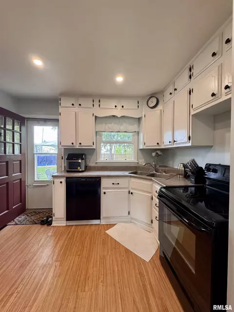 940 Memorial Dr, Macomb, IL 61455 photo 10
