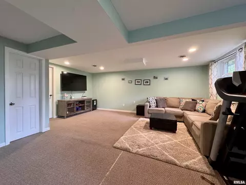 940 Memorial Dr, Macomb, IL 61455 photo 19