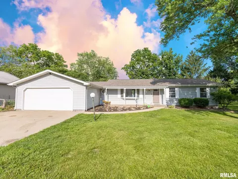 106 N 5th St, Dunlap, IL 61525