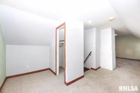 437 N Avenue B, Canton, IL 61520 photo 4