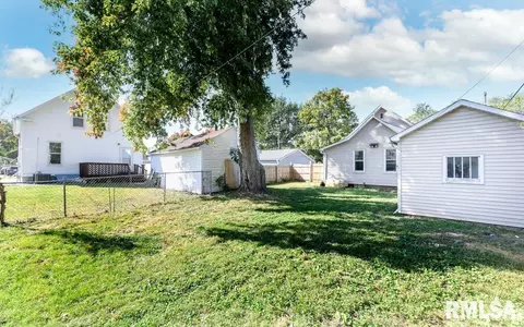 437 N Avenue B, Canton, IL 61520 photo 6