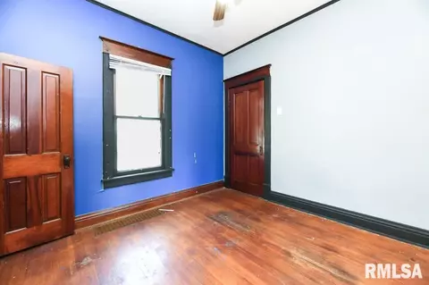 437 N Avenue B, Canton, IL 61520 photo 2