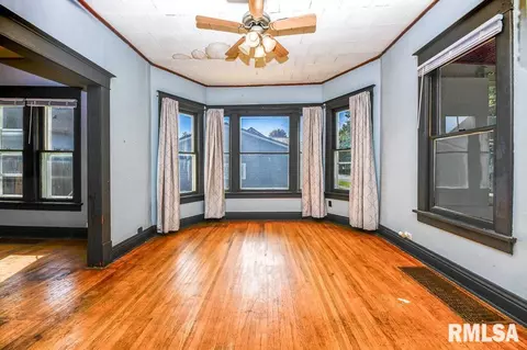 437 N Avenue B, Canton, IL 61520 photo 5
