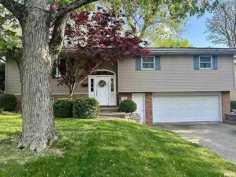 2526 W Huntington Dr, Peoria, IL 61614