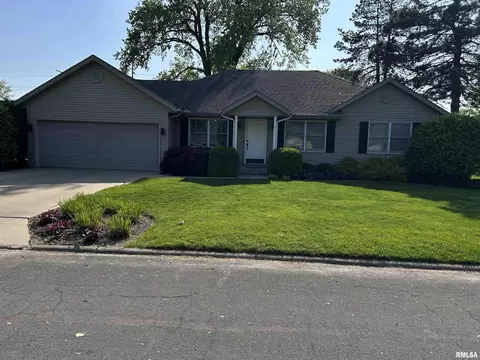 7009 N Patton Ln, Peoria, IL 61614