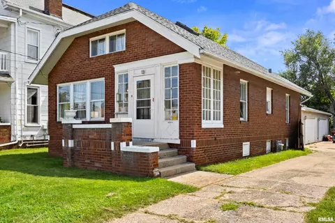 704 W Gift Ave, Peoria, IL 61604