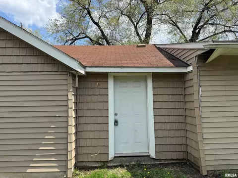 231 Cooper St, Pekin, IL 61554 photo 2