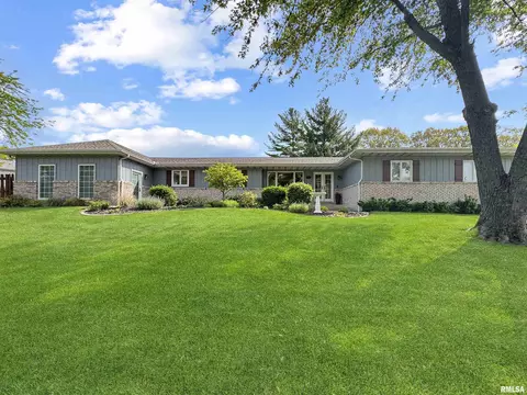 700 Illini Dr, East Peoria, IL 61611