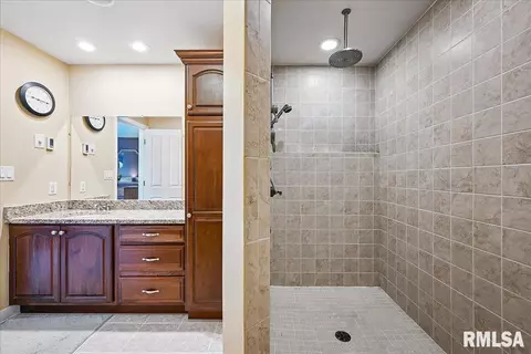 Bath - 1719 Partridge Pt, Normal, IL 61761 photo 3 of 5