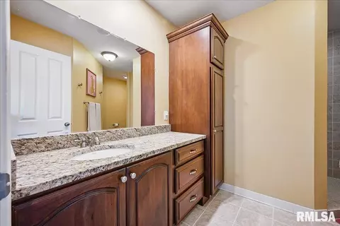 Bath - 1719 Partridge Pt, Normal, IL 61761 photo 1 of 5