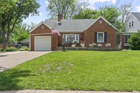 2220 W Ayres Ave, West Peoria, IL 61604