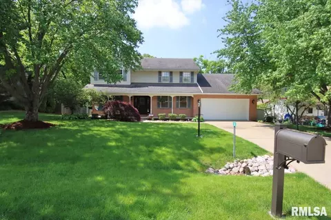 303 E White Oak Ct, East Peoria, IL 61611