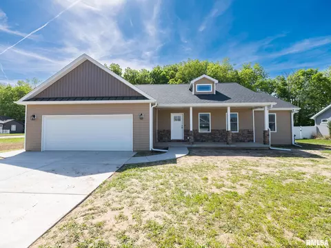 1845 Whitetail Ln, Pekin, IL 61554