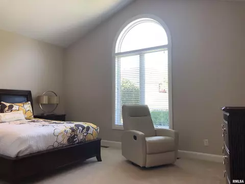 325 Hillcrest Dr, Macomb, IL 61455 photo 28