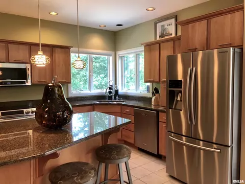 325 Hillcrest Dr, Macomb, IL 61455 photo 13