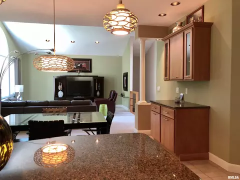 325 Hillcrest Dr, Macomb, IL 61455 photo 18