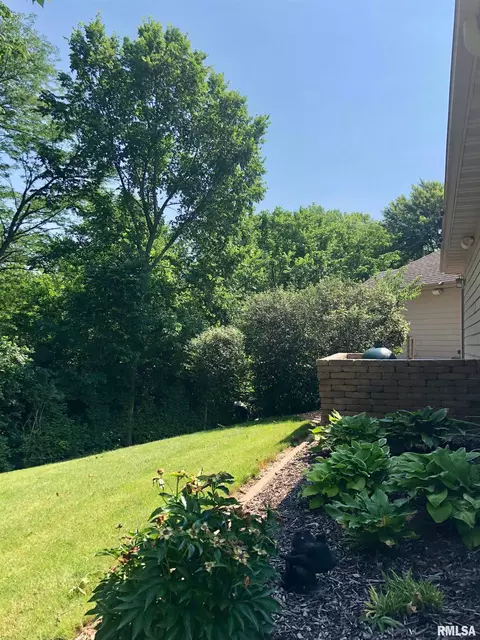 325 Hillcrest Dr, Macomb, IL 61455 photo 48