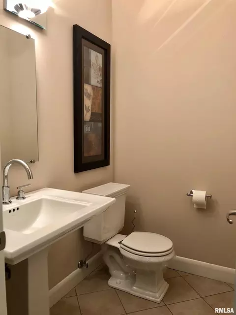 325 Hillcrest Dr, Macomb, IL 61455 photo 15