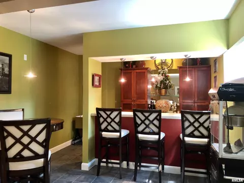 325 Hillcrest Dr, Macomb, IL 61455 photo 37