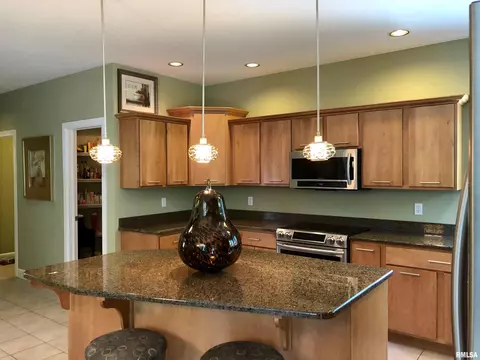 325 Hillcrest Dr, Macomb, IL 61455 photo 11
