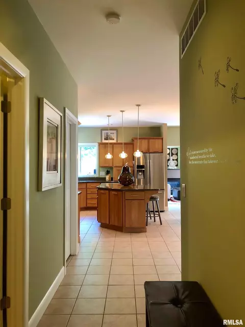325 Hillcrest Dr, Macomb, IL 61455 photo 14