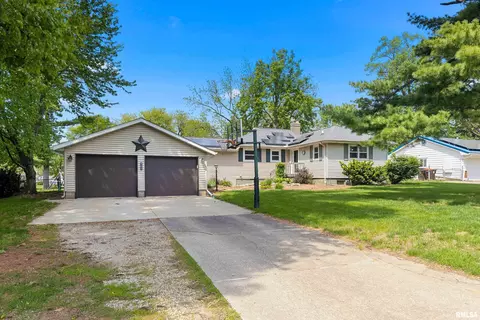 905 W Wilshire Dr, Peoria, IL 61614