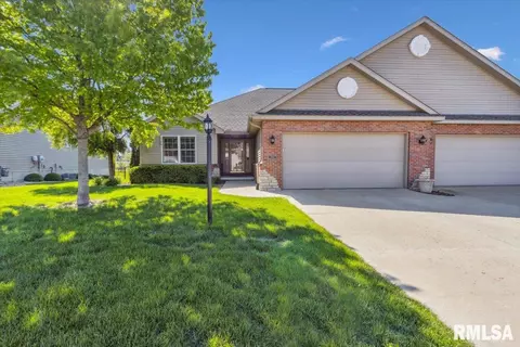 2512 Stonehenge Ct, Peoria, IL 61615