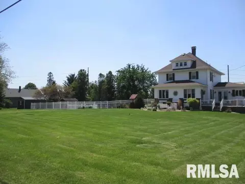 Exterior - 202 S Main St, Roanoke, IL 61561 photo 6 of 15