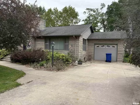 Exterior - 312 E Clay St, Brimfield, IL 61517 photo 5 of 15
