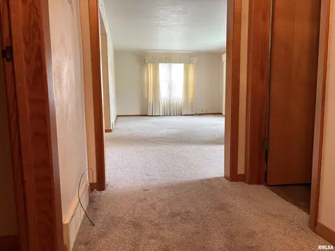Entry Way - 312 E Clay St, Brimfield, IL 61517 photo 4 of 8