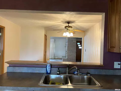 Entry Way - 312 E Clay St, Brimfield, IL 61517 photo 6 of 8