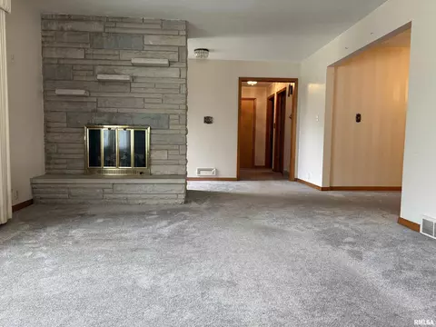 Living - 312 E Clay St, Brimfield, IL 61517 photo 2 of 5