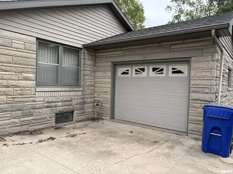 Exterior - 312 E Clay St, Brimfield, IL 61517 photo 8 of 15
