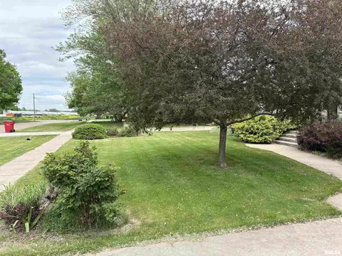 Exterior - 312 E Clay St, Brimfield, IL 61517 photo 7 of 15