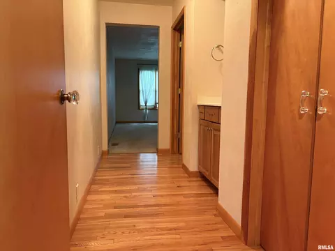 Entry Way - 312 E Clay St, Brimfield, IL 61517 photo 5 of 8
