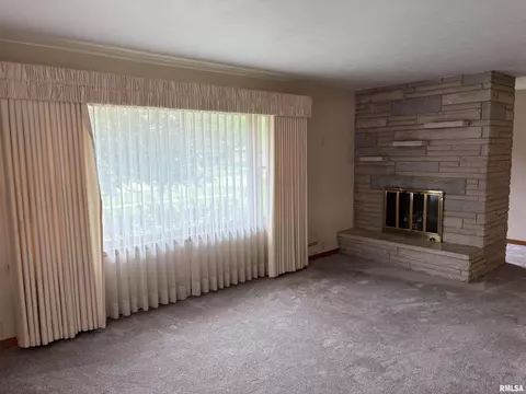 Living - 312 E Clay St, Brimfield, IL 61517 photo 1 of 5