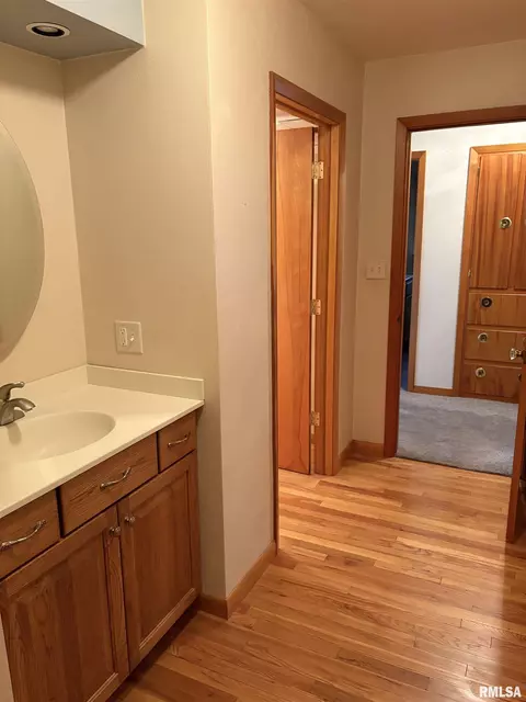 Bath - 312 E Clay St, Brimfield, IL 61517 photo 4 of 5