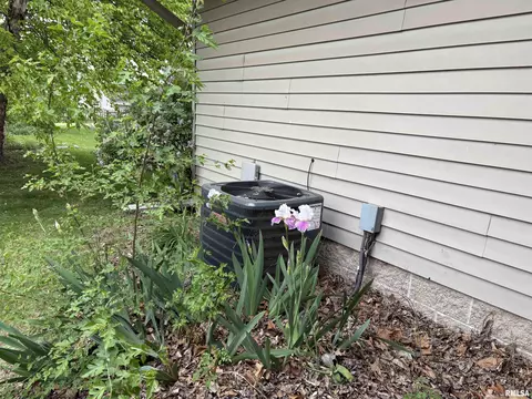 Exterior - 312 E Clay St, Brimfield, IL 61517 photo 13 of 15