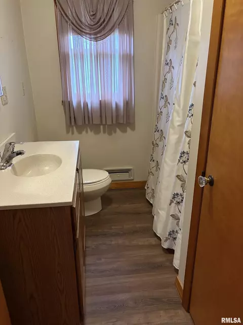 Bath - 312 E Clay St, Brimfield, IL 61517 photo 1 of 5
