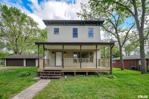 608 E 7th St, Delavan, IL 61734