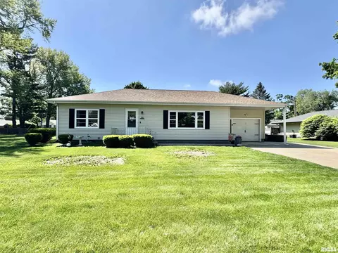 715 Lawndale Dr, Macomb, IL 61455