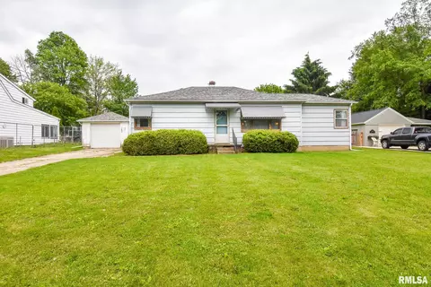 111 Linden Ave, Germantown Hills, IL 61548